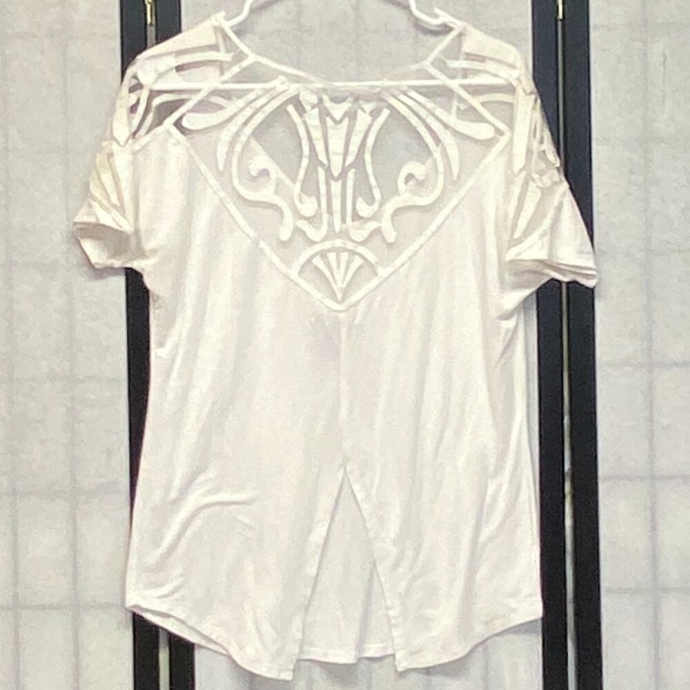 BKE Red Lace Shoulder White Tee XS V-Neck Short Raglan Sleeve Split Back Hem - Picture 2 of 11